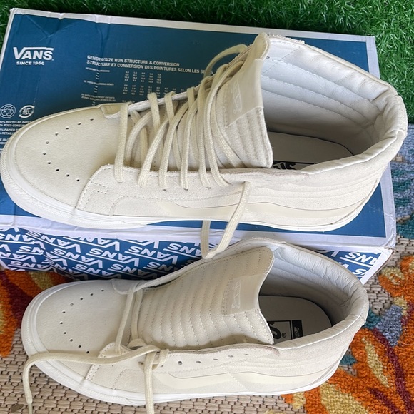 Vans Sks-Hi Reissue VI
(The General)@Itwhtasprgs
VNOA4BVH09F WMNS sneakers - Picture 3 of 16